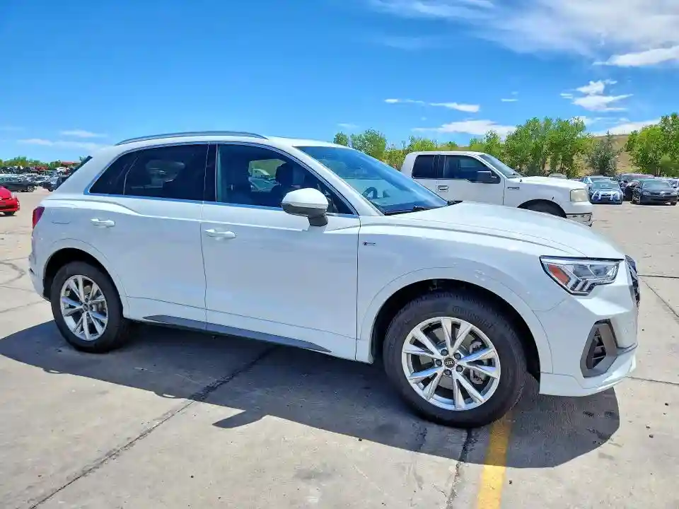WA1EECF37P1031223 2023 AUDI Q3-3