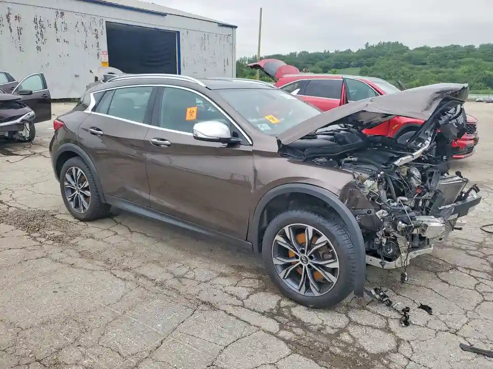 SJKCH5CR4HA034524 2017 INFINITI QX30-3