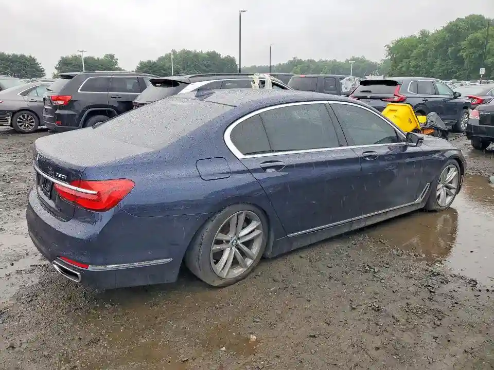 WBA7F2C58JG423821 2018 BMW 7 SERIES-2