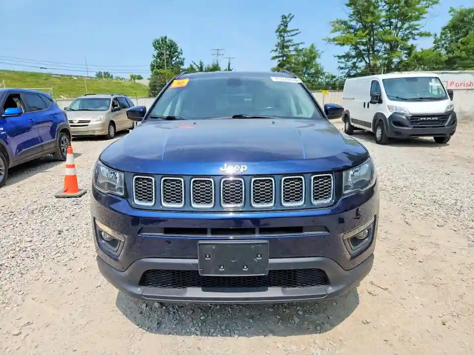 3C4NJDBB8KT839666 2019 JEEP COMPASS-4