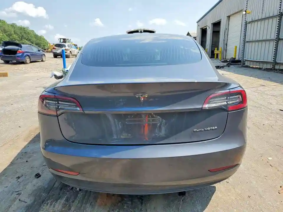 5YJ3E1EB9JF093182 2018 TESLA MODEL 3-5