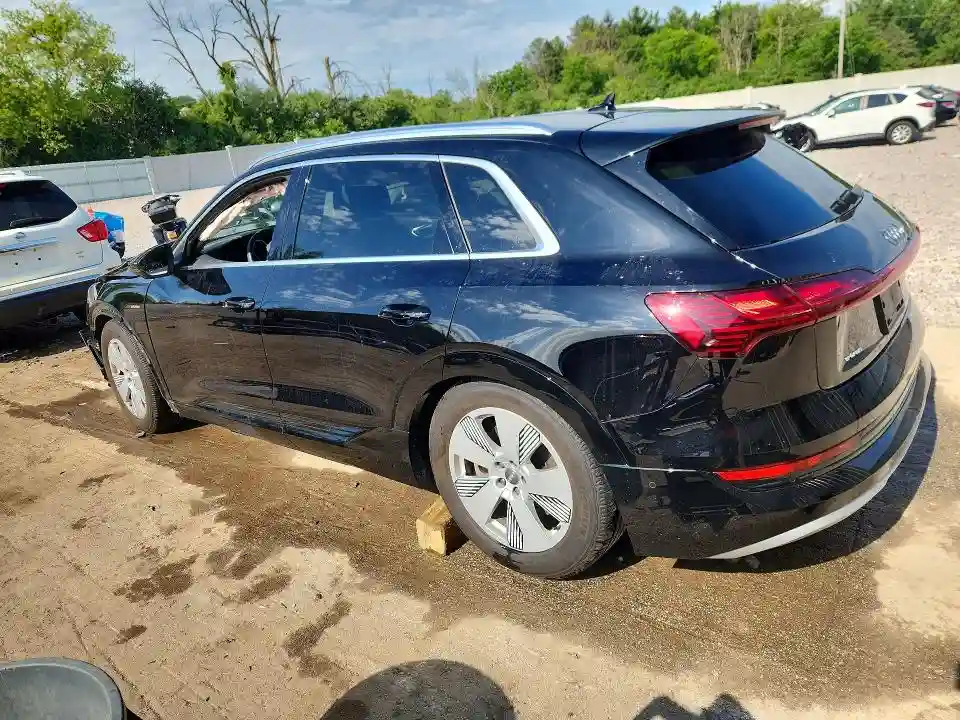 WA1LAAGE7KB011984 2019 AUDI E-TRON-1