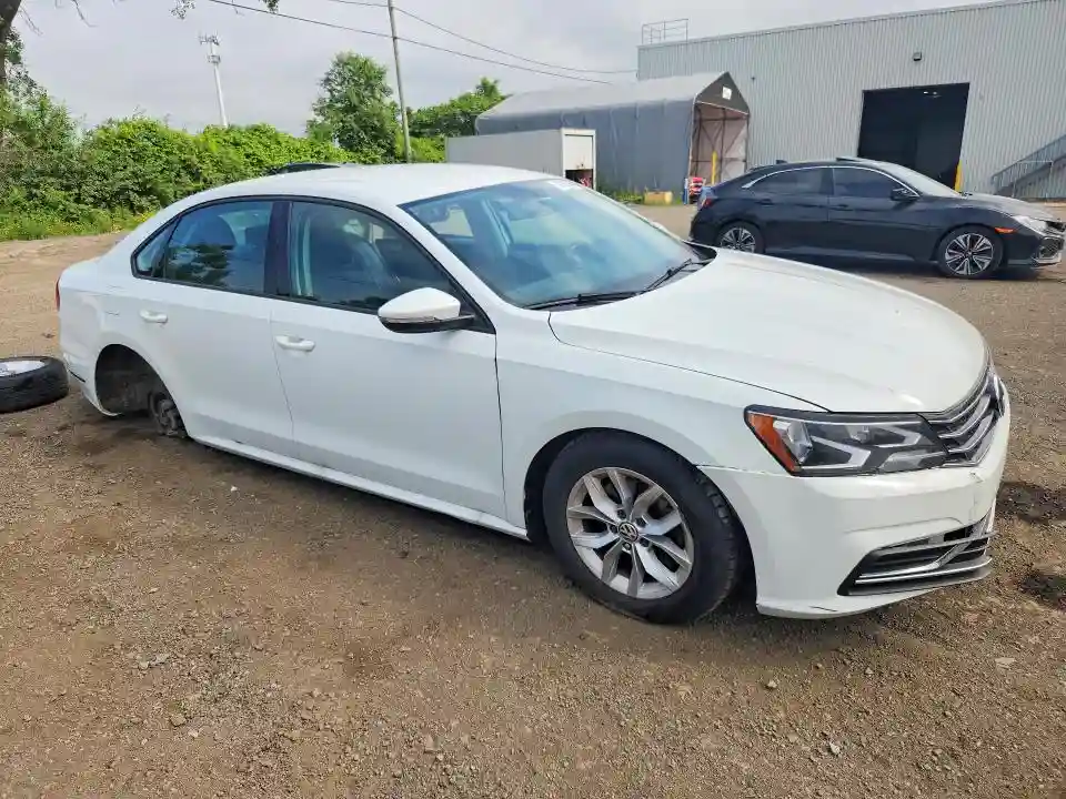 1VWAA7A34JC031557 2018 VOLKSWAGEN PASSAT-3
