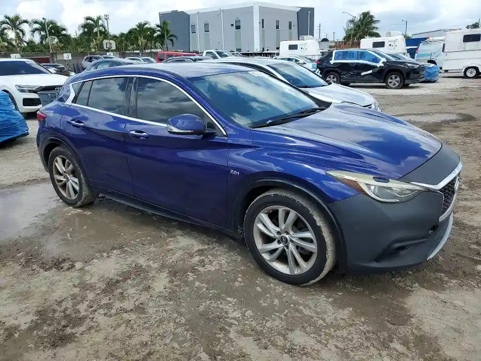 SJKCH5CP5HA038015 2017 INFINITI QX30-3