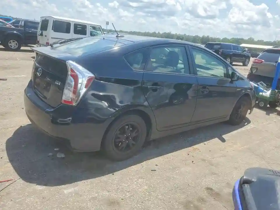 JTDKN3DU1F1912082 2015 TOYOTA PRIUS-2