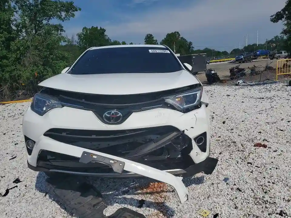 2T3RFREV2JW798965 2018 TOYOTA RAV4-4