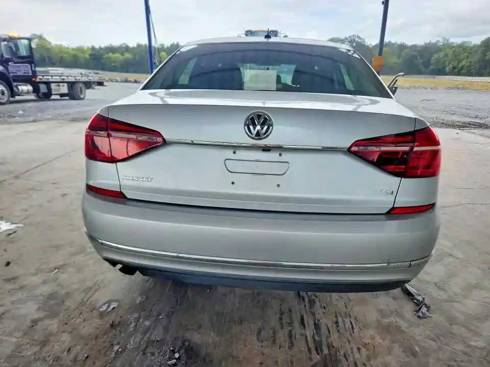 1VWAT7A38HC072701 2017 VOLKSWAGEN PASSAT-5