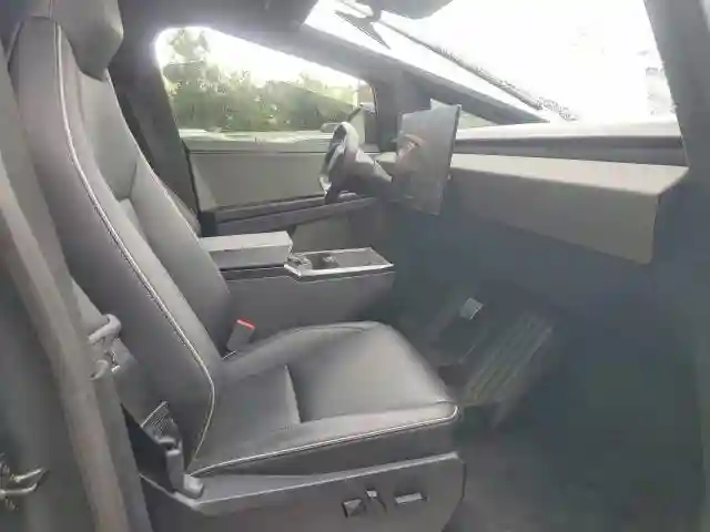 7G2CEHEE3RA048554 2024 TESLA CYBERTRUCK-5