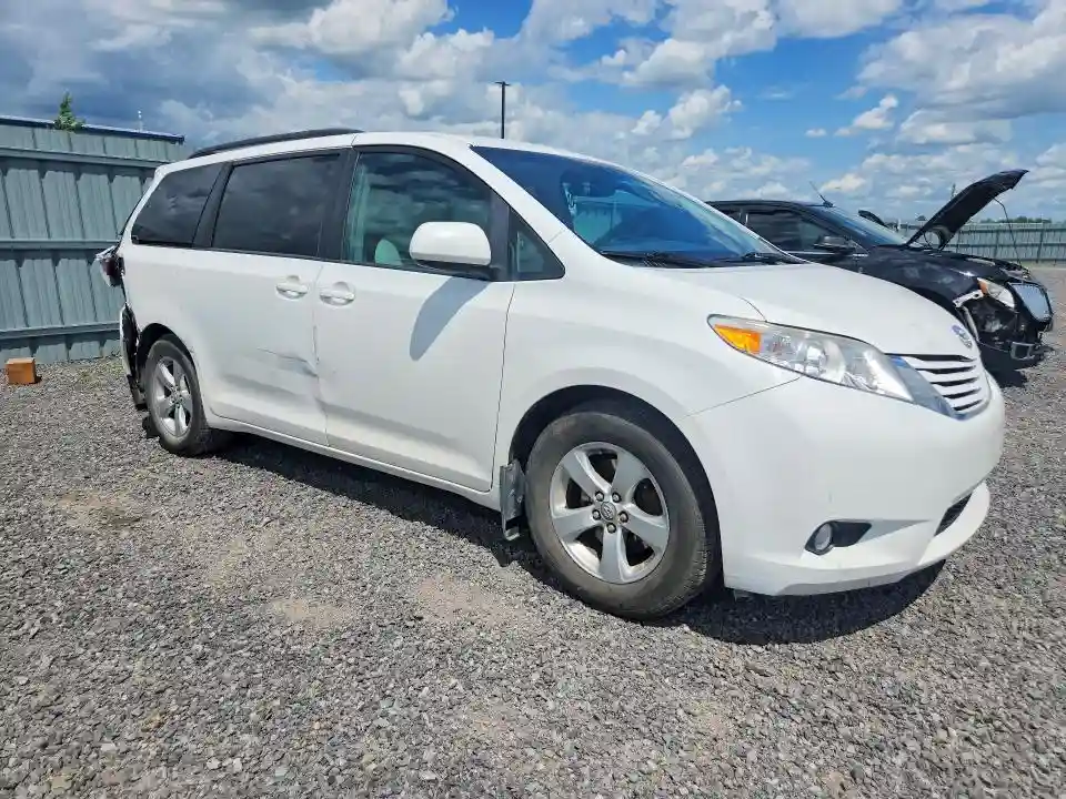5TDKZ3DC6HS853256 2017 TOYOTA SIENNA-3