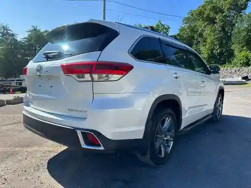 5TDDZRFH9JS890764 2018 TOYOTA HIGHLANDER-2