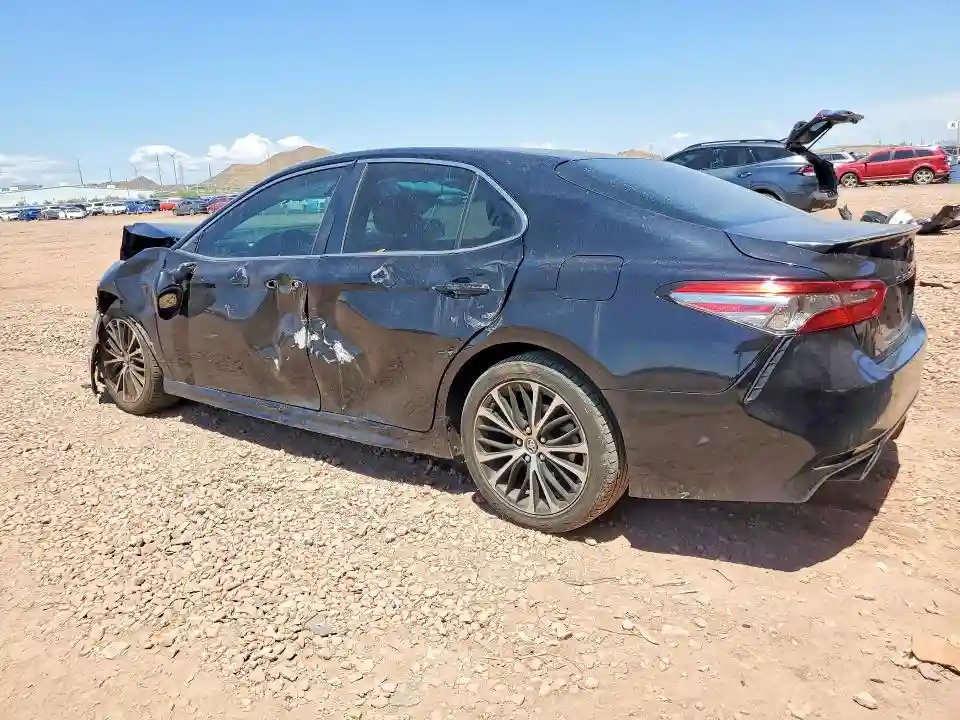 4T1B11HK0JU064210 2018 TOYOTA CAMRY-1