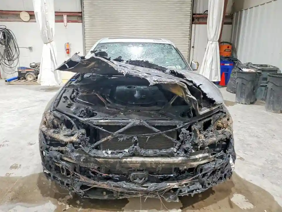 WBAJE7C53JWC56752 2018 BMW 5 SERIES-4