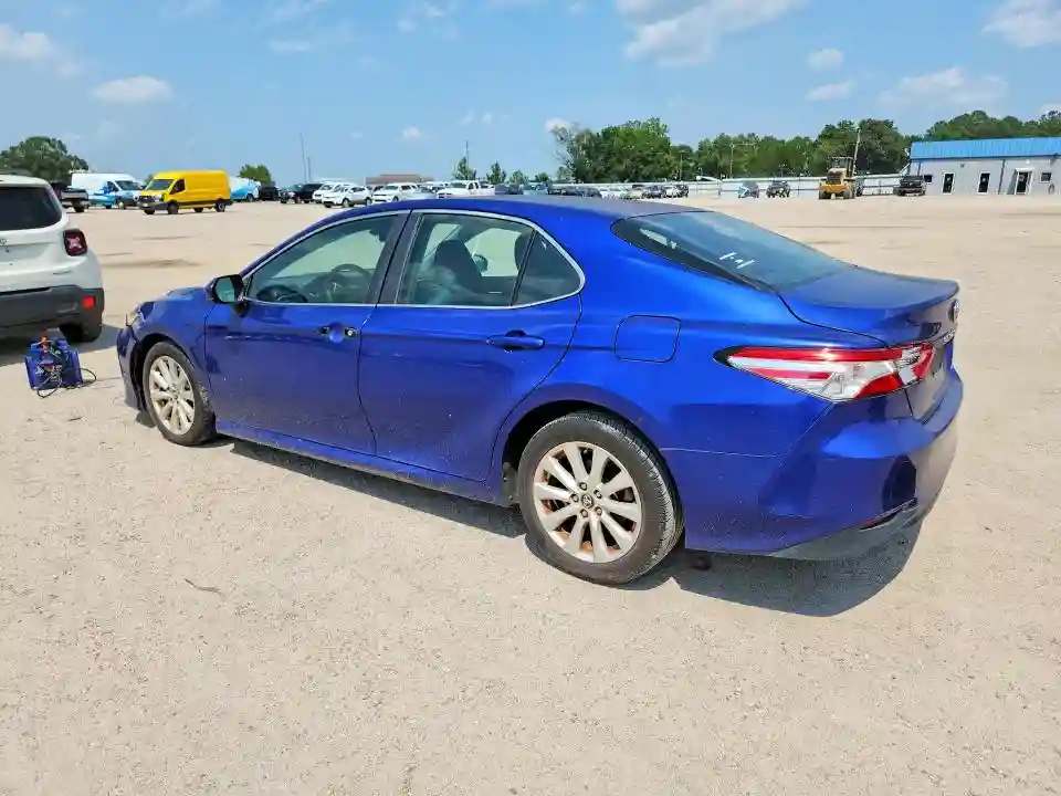 4T1B11HK9JU585636 2018 TOYOTA CAMRY-1