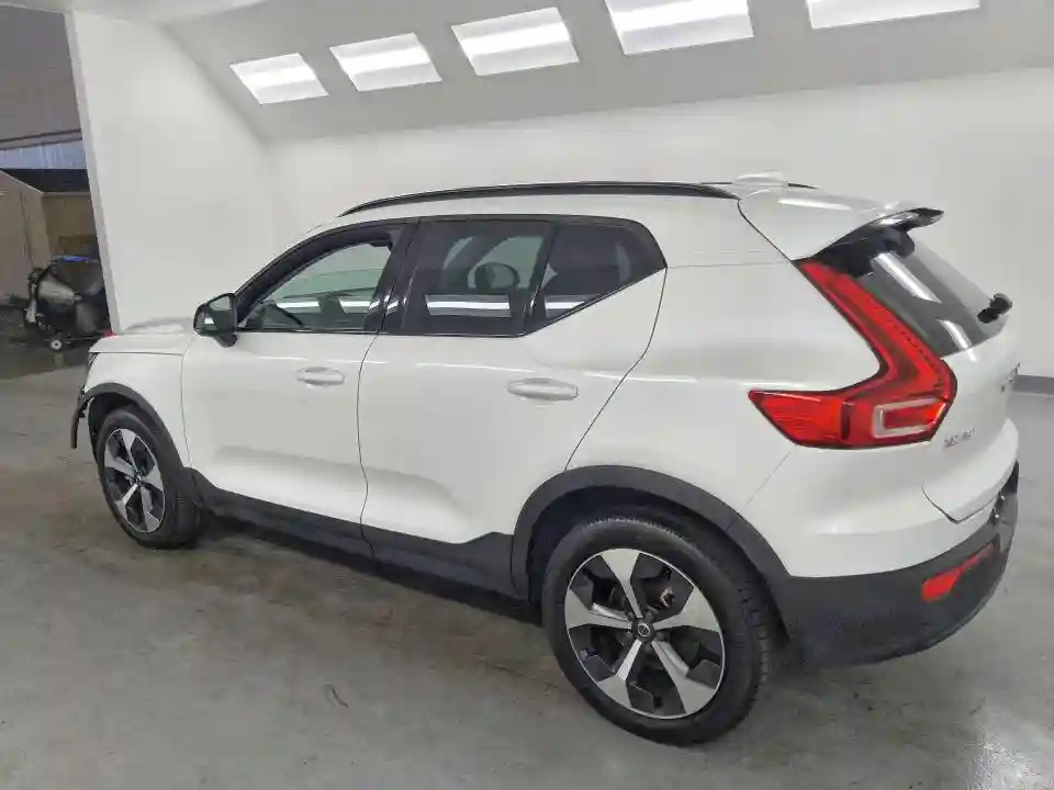 YV4L12UK2R2211653 2024 VOLVO XC40 CORE-1