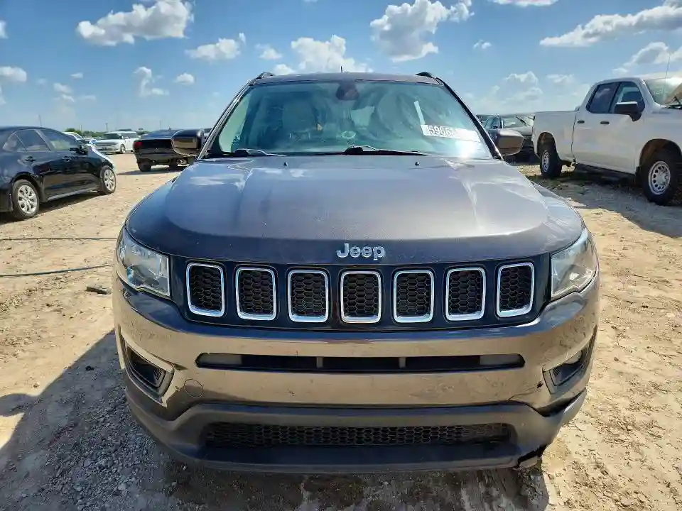 3C4NJDBBXJT315658 2018 JEEP COMPASS-4