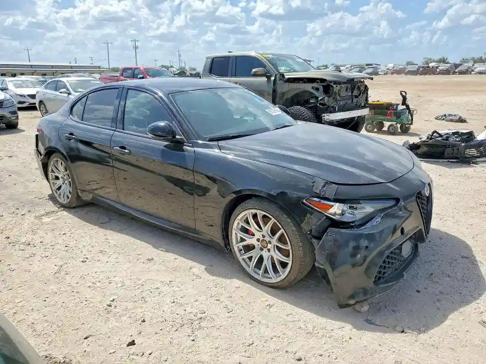 ZARFAMBN7K7600909 2019 ALFA ROMEO GIULIA-3