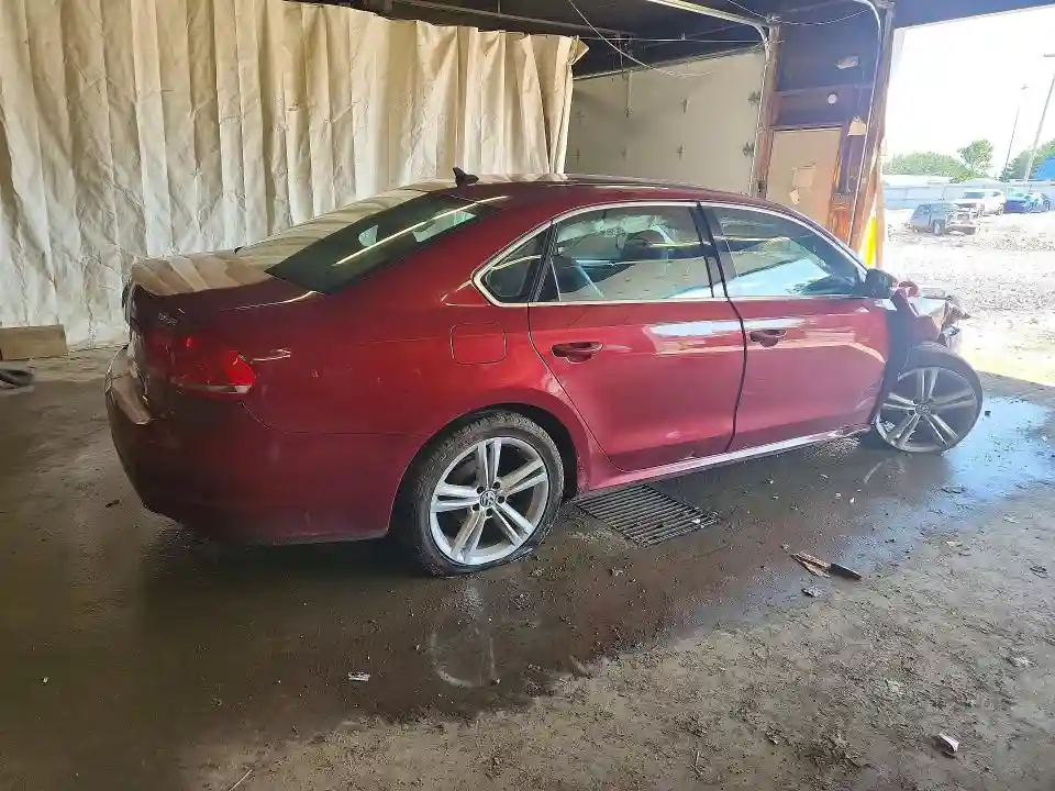 1VWBV7A3XFC018960 2015 VOLKSWAGEN PASSAT-2