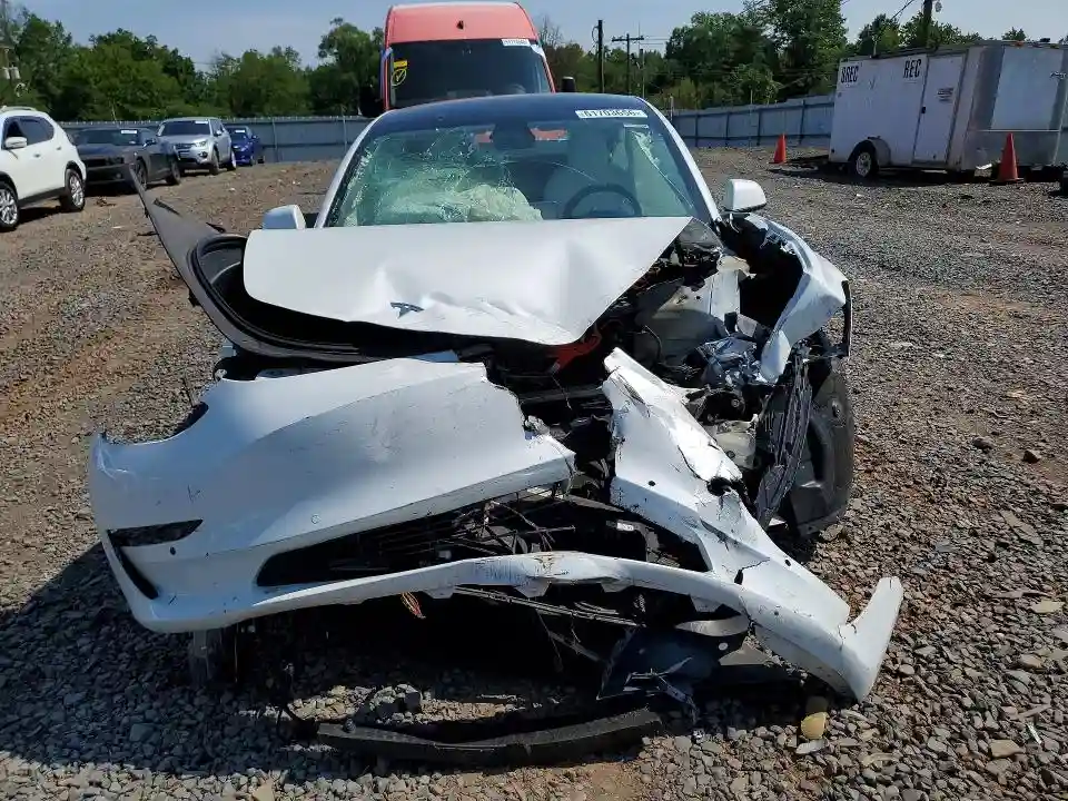 5YJ3E1EA8NF357084 2022 TESLA MODEL 3-4
