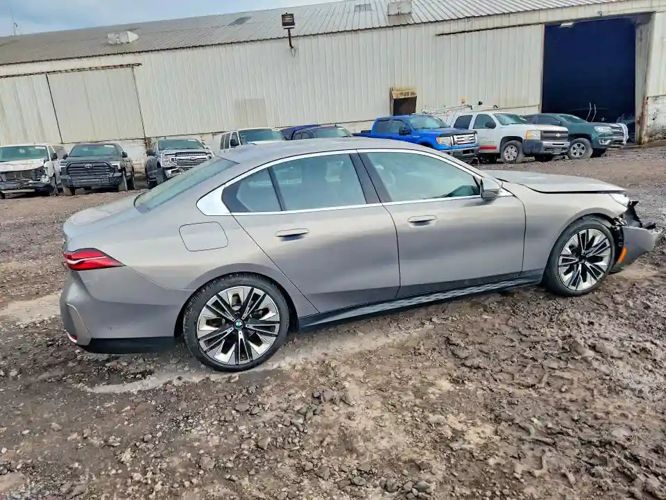 WBA53FJ00RCP92755 2024 BMW 5 SERIES-2