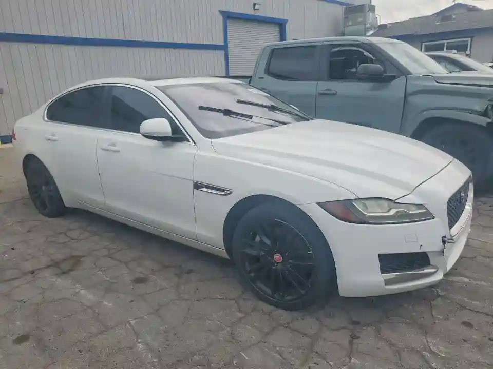 SAJBE4BV8GCY13557 2016 JAGUAR XF-3