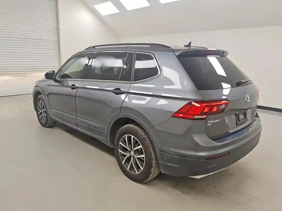 3VV3B7AX8KM178834 2019 VOLKSWAGEN TIGUAN-1