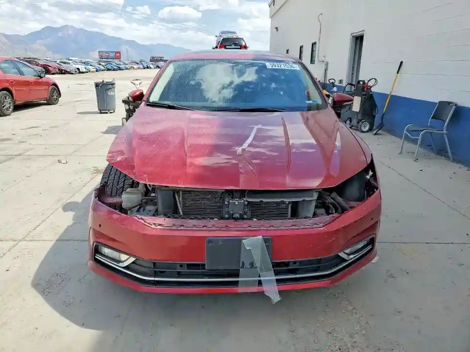 1VWGT7A33HC025800 2017 VOLKSWAGEN PASSAT-4