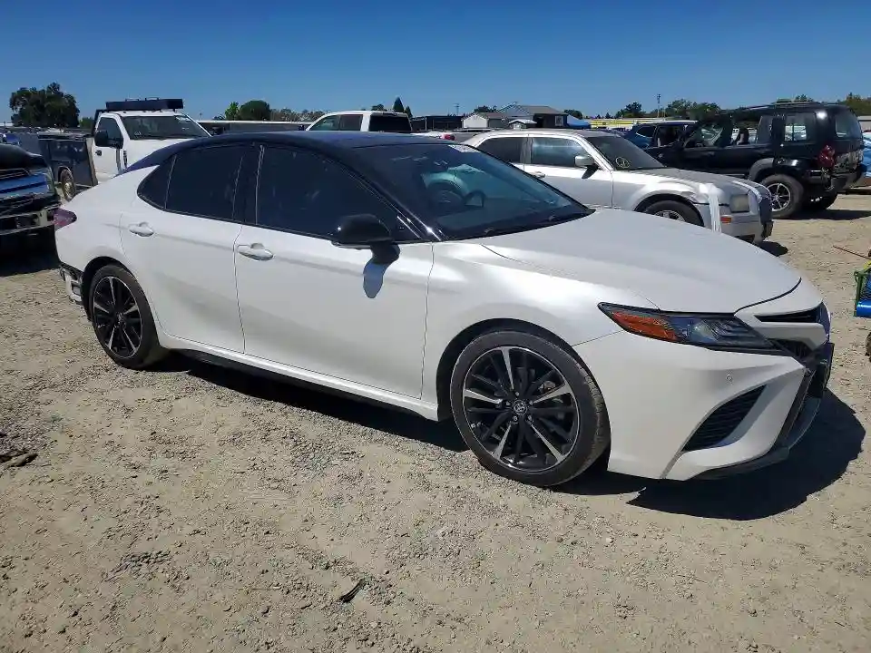 4T1B61HK8JU106253 2018 TOYOTA CAMRY-3
