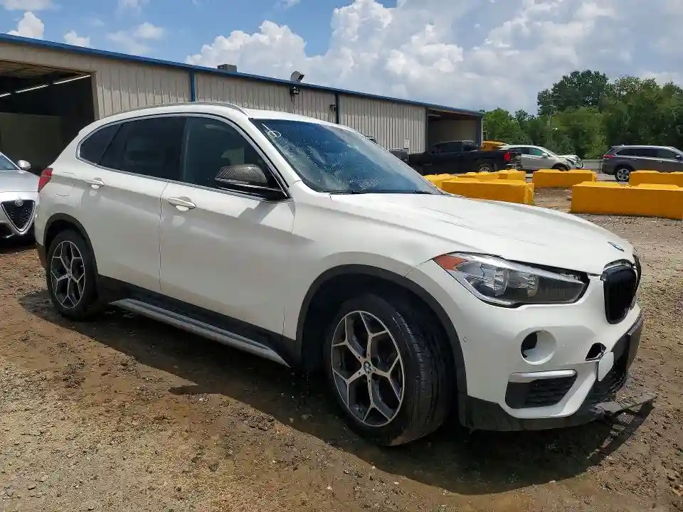 WBXHT3C36J5L30928 2018 BMW X1-3