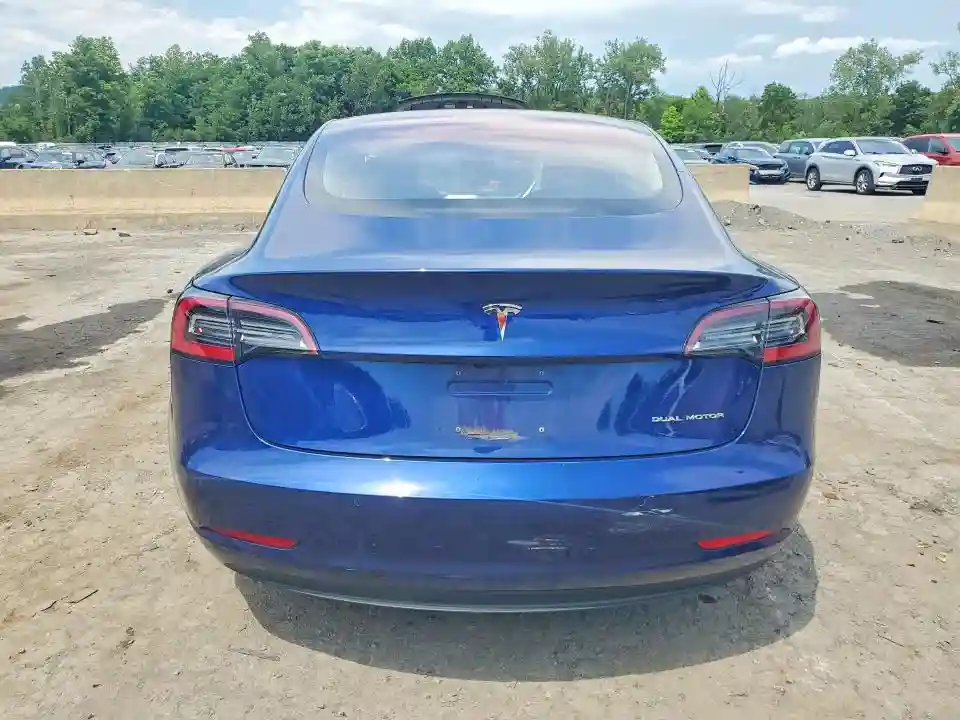 5YJ3E1EB8JF130397 2018 TESLA MODEL 3-5