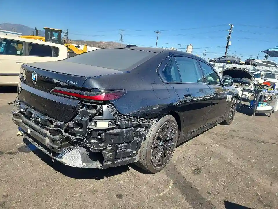 WBA23EH01RCR02909 2024 BMW 7 SERIES-2