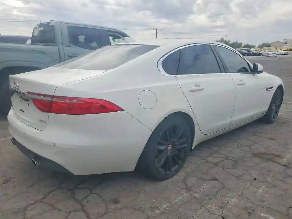 SAJBE4BV8GCY13557 2016 JAGUAR XF-2