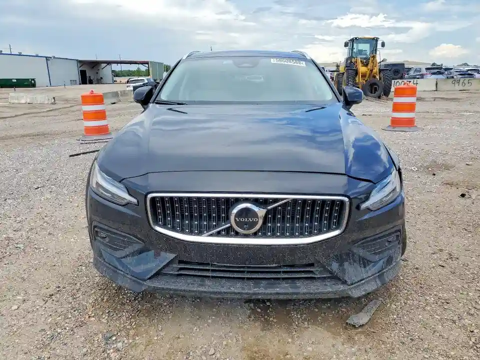 YV4L12WK9T2171785 2026 VOLVO V60-4