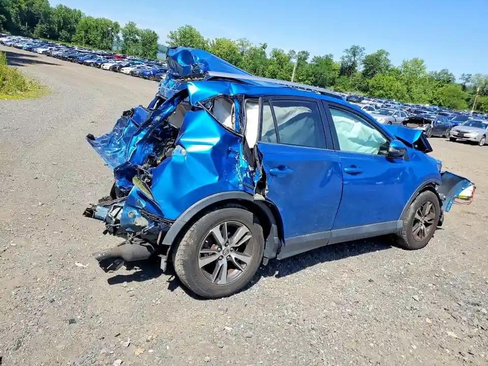 2T3RFREV9JW748158 2018 TOYOTA RAV4-2
