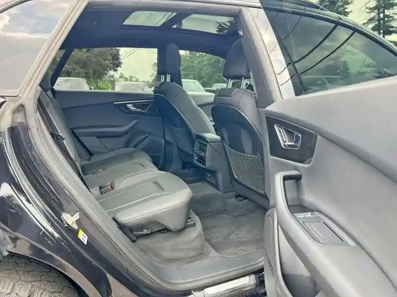 WA1FVAF17KD024108 2019 AUDI Q8-5