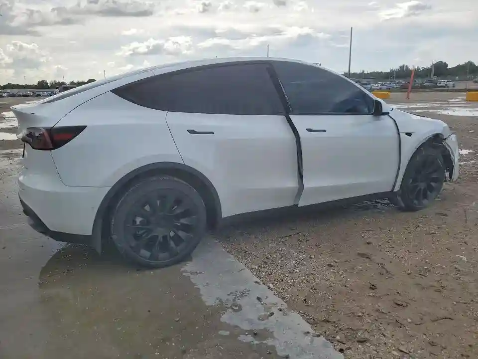 5YJYGAEE8MF284221 2021 TESLA MODEL Y-2