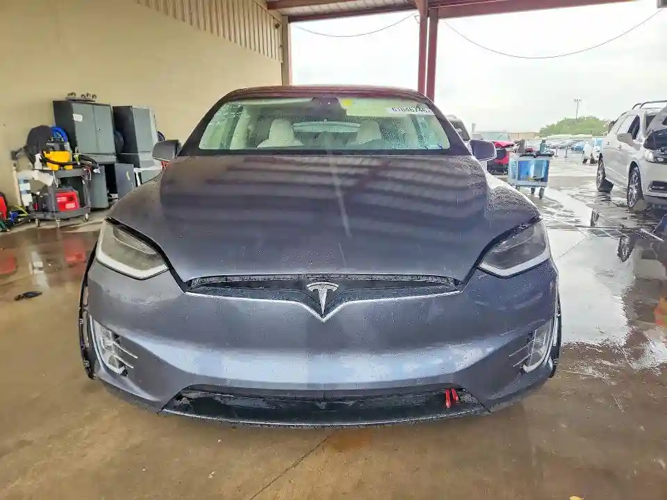 5YJXCDE44JF081127 2018 TESLA MODEL X-4