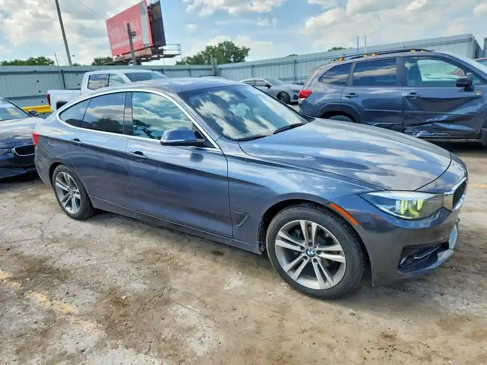 WBA8Z9C51JG827743 2018 BMW 3 SERIES-3