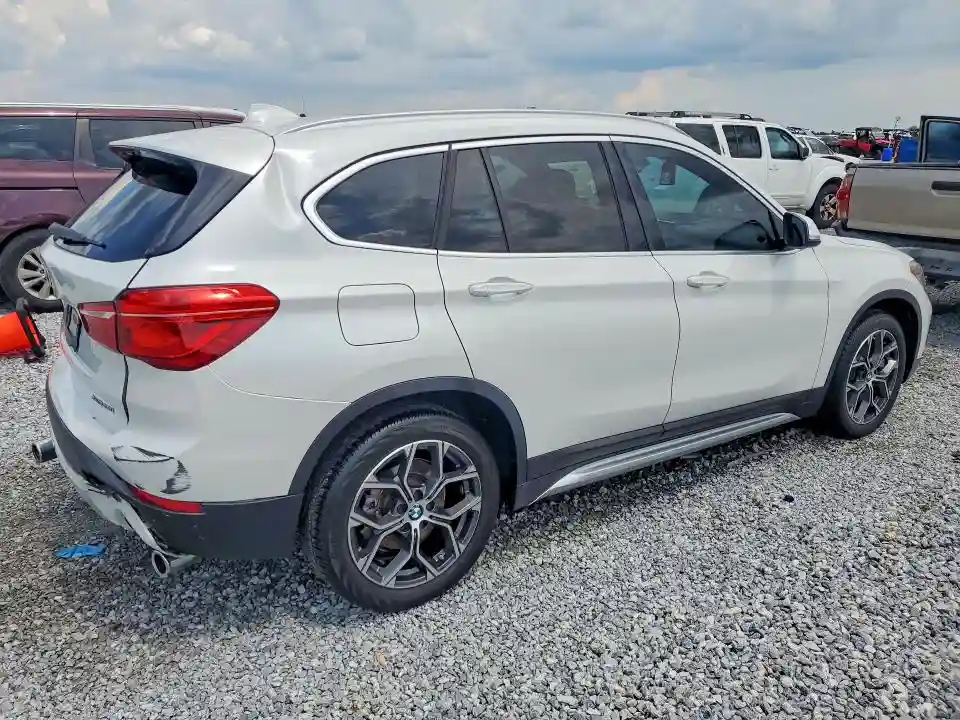 WBXJG7C02M5T59544 2021 BMW X1-2