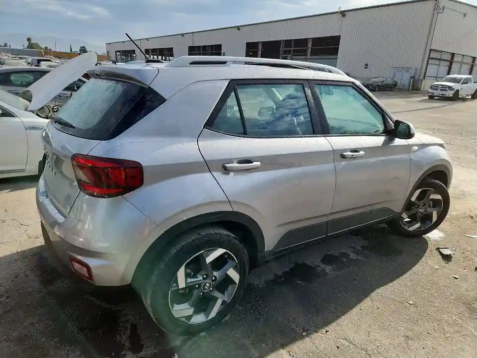 KMHRC8A3XSU403951 2025 HYUNDAI VENUE-2