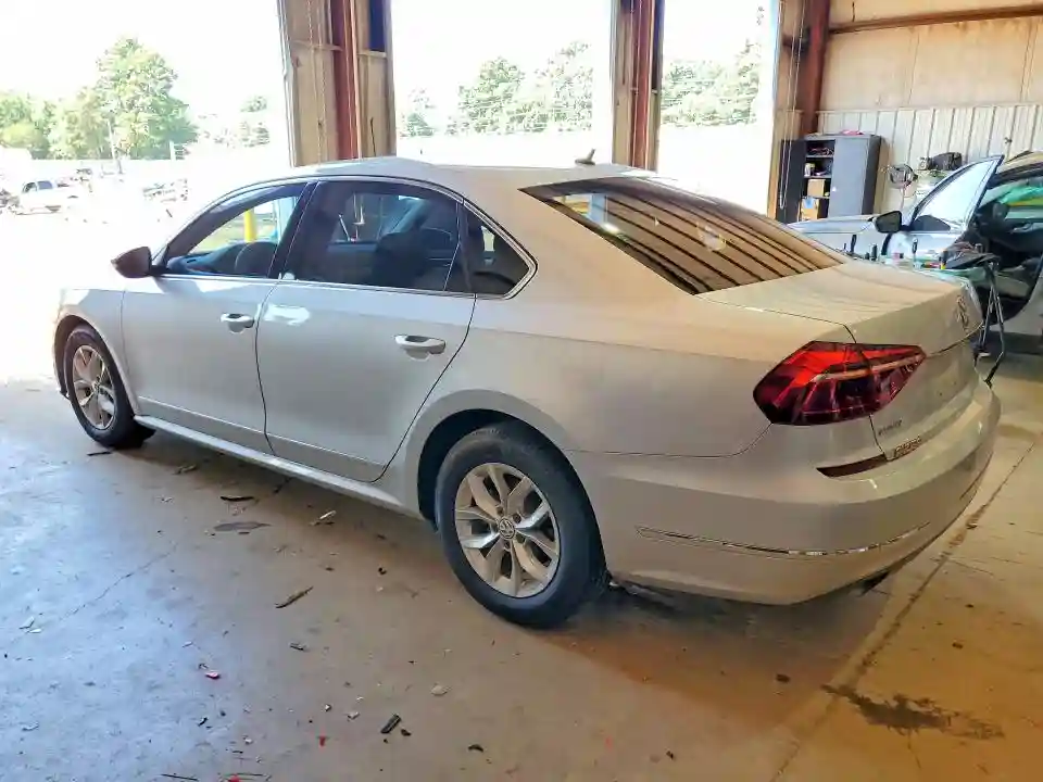 1VWAT7A30HC029504 2017 VOLKSWAGEN PASSAT-1