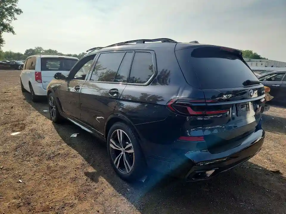 5UX23EM05T9420293 2026 BMW X7-1