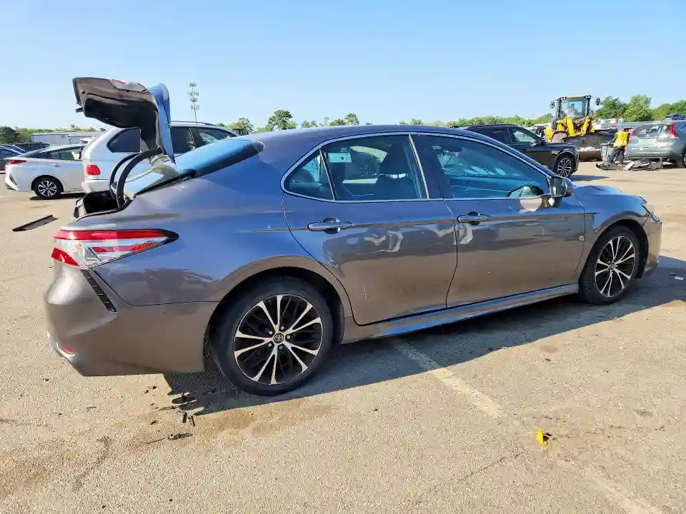 4T1B11HK9JU053819 2018 TOYOTA CAMRY-2