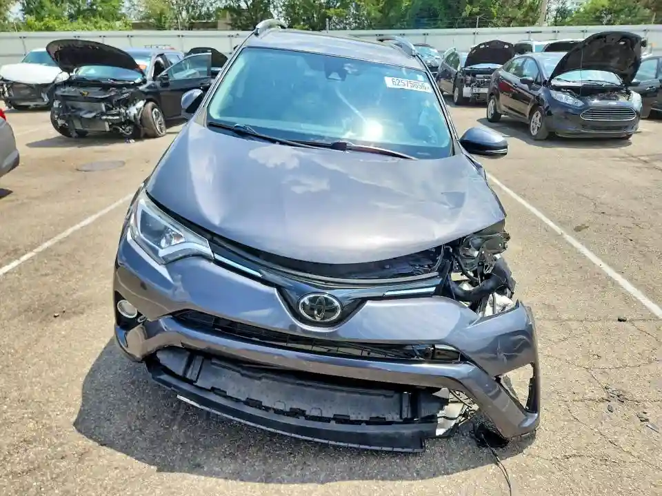 2T3RFREVXJW851623 2018 TOYOTA RAV4-4