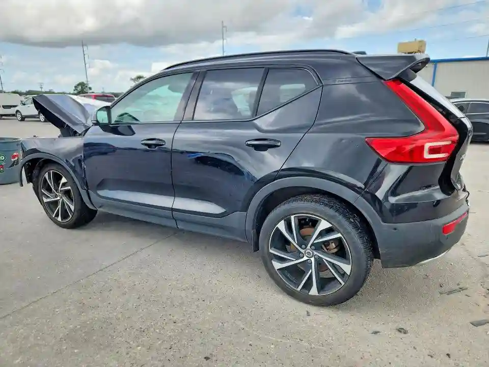 YV4162UM7L2217160 2020 VOLVO XC40-1