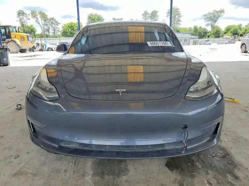 5YJ3E1EA1JF058319 2018 TESLA MODEL 3-4