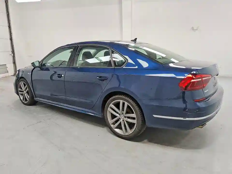 1VWAA7A33JC010327 2018 VOLKSWAGEN PASSAT-1