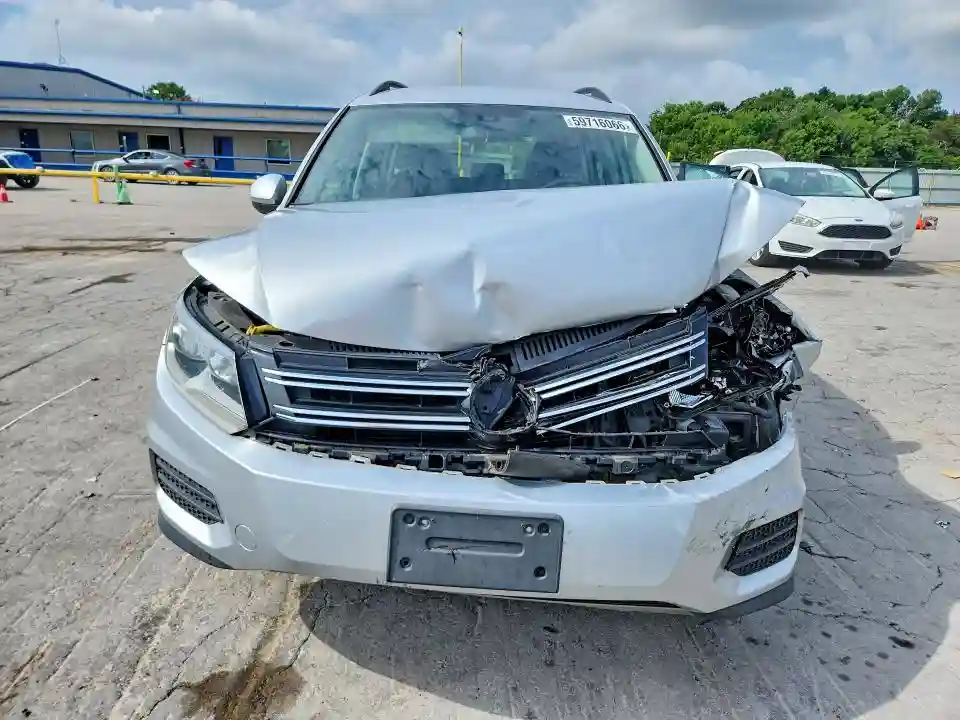 WVGAV7AX9HK027381 2017 VOLKSWAGEN TIGUAN-4