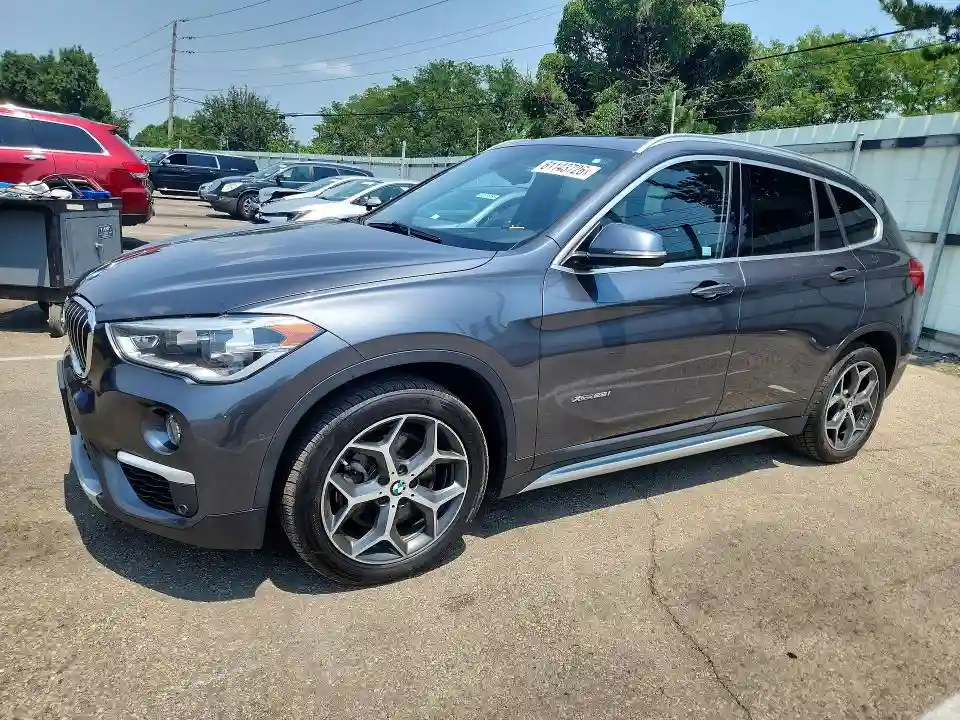 WBXHT3C30J5K25396 2018 BMW X1-0