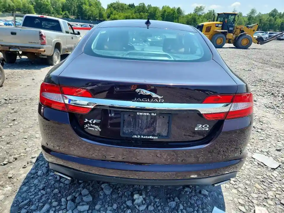 SAJWJ0FF6F8U70564 2015 JAGUAR XF-5