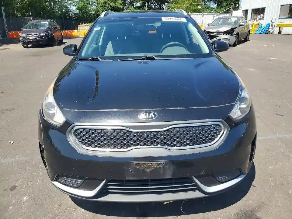 KNDCB3LC8H5084453 2017 KIA NIRO-4